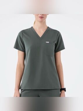 FIGS Catarina One-Pocket Scrub Top Women’s Medical Uniform
